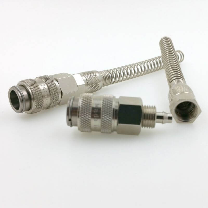 Schnellverschlusskupplung NW 5 mit Knickschutz, Detailansicht