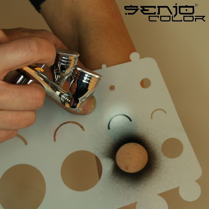 Bodyart Kugeln 01 Anwendungsbeispiel Kugel mit Senjo Color Schablone
