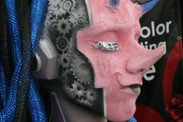 Airbrush Schablone Zahnräder Anwendungsbeispiel Gesicht Senjo Color TST1054