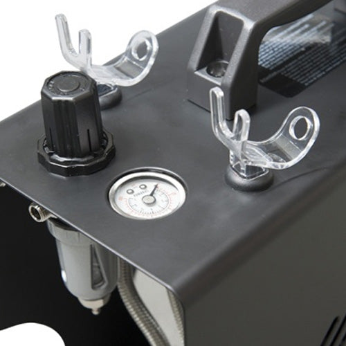 Airbrush Compressor 610H Plus View mit Armatur und Airbrush Halter