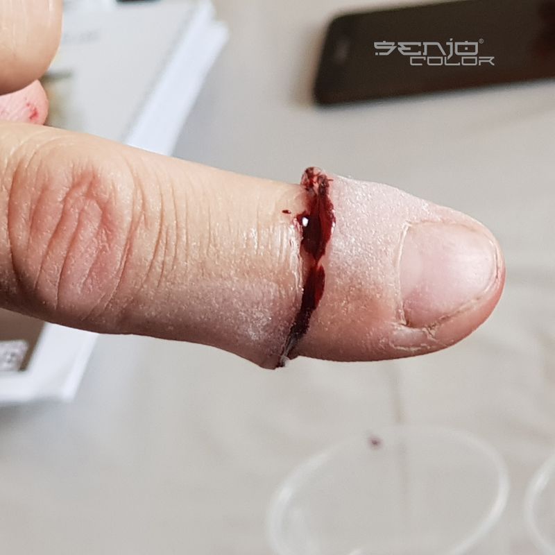 SFX Effekt abgeschnittener Finger mit Effektwachs und Kunstblut von Senjo Color